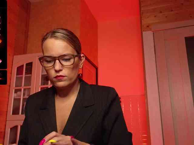 Findom_Lady_Shine webcam