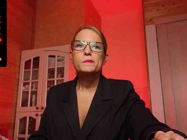 Findom_Lady_Shine webcam