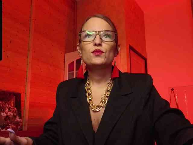 Findom_Lady_Shine webcam