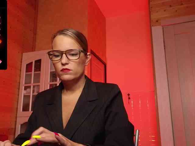 Findom_Lady_Shine webcam