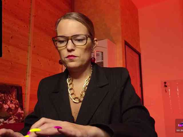 Findom_Lady_Shine webcam