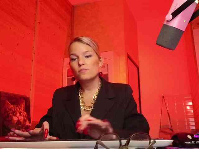 Findom_Lady_Shine webcam