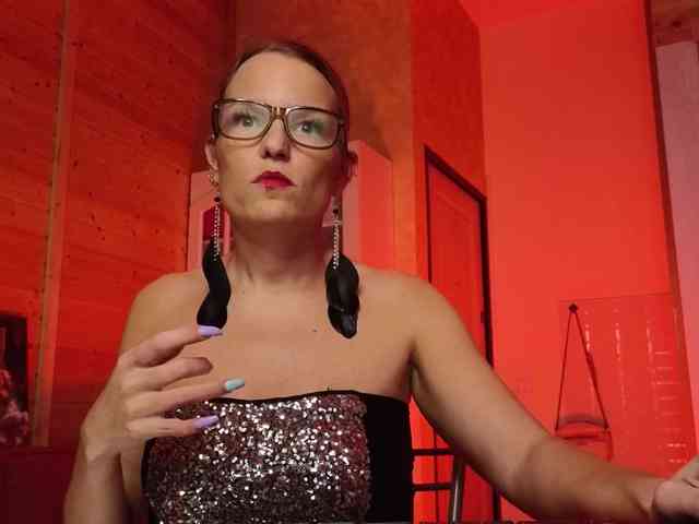 Findom_Lady_Shine webcam