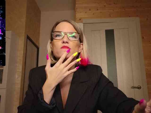Findom_Lady_Shine webcam