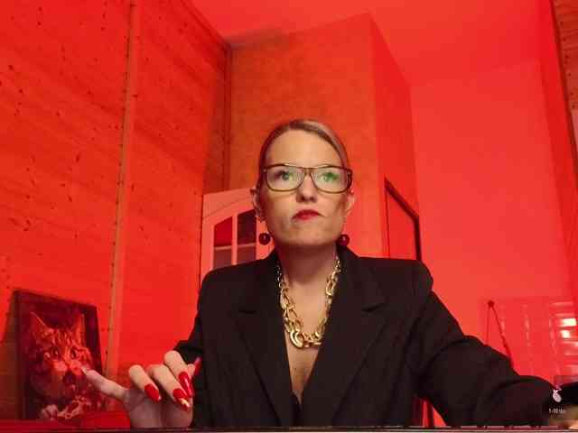 sweeteve050 Live Webcam on BongaCams