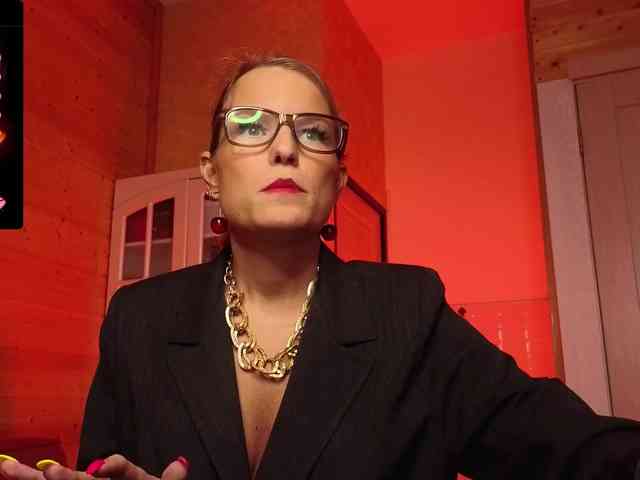 Findom_Lady_Shine webcam