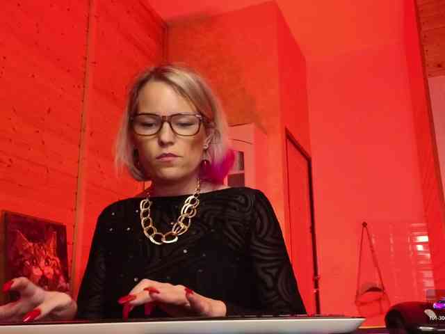 Findom_Lady_Shine webcam