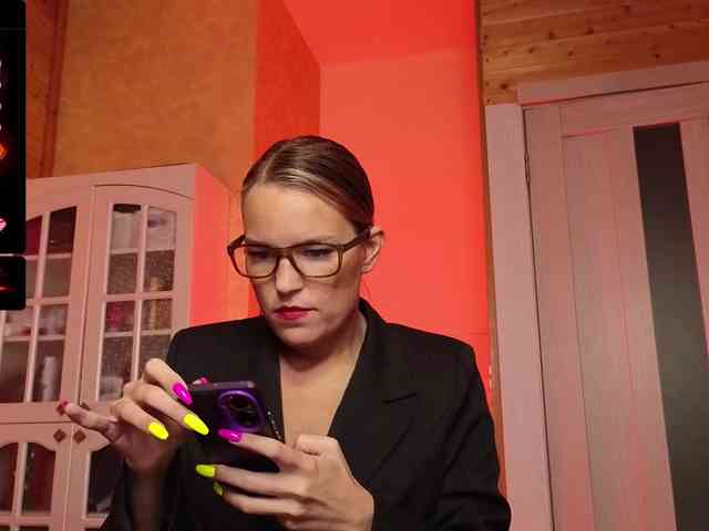 Findom_Lady_Shine webcam