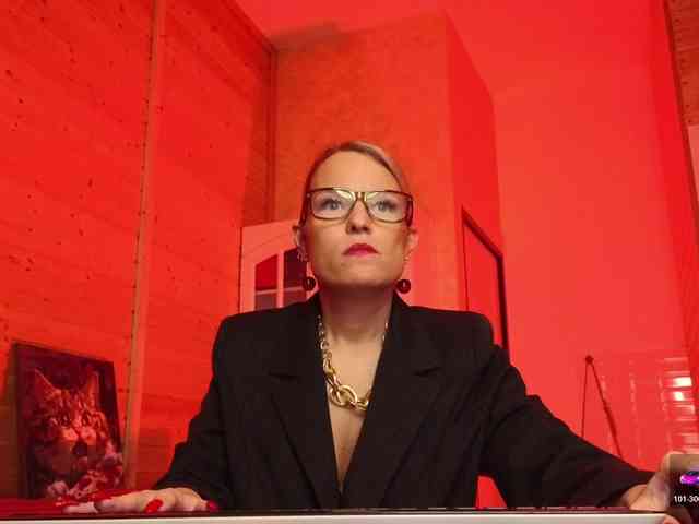 sweeteve050 Live Webcam on BongaCams