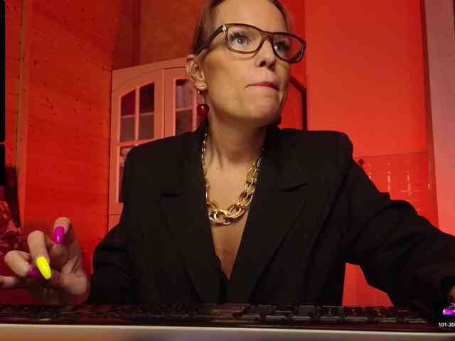 Findom_Lady_Shine webcam