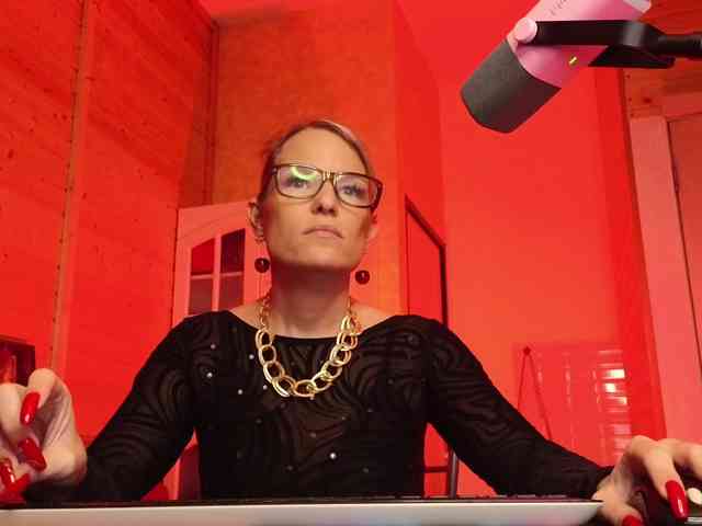 Findom_Lady_Shine webcam