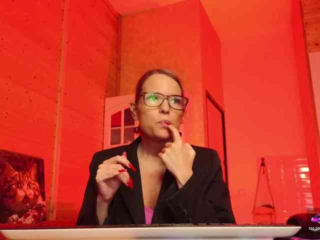 Findom_Lady_Shine webcam