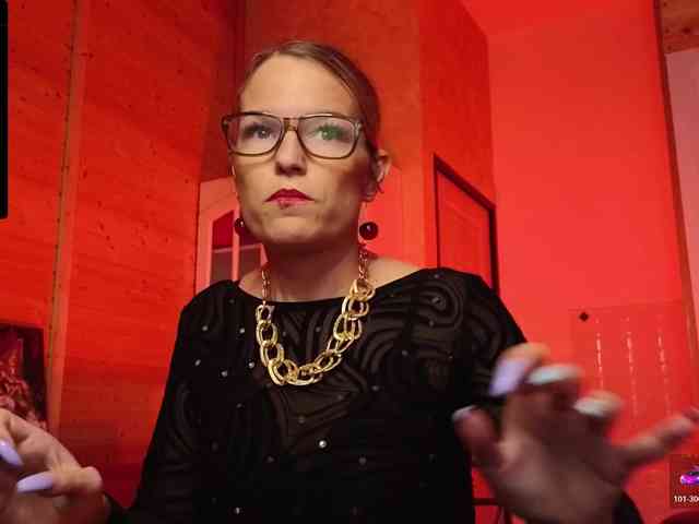 Findom_Lady_Shine webcam