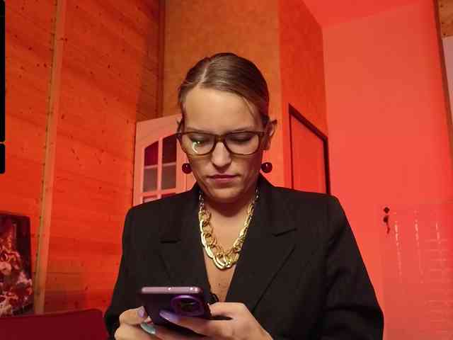 Findom_Lady_Shine webcam