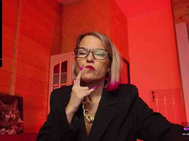 Findom_Lady_Shine webcam