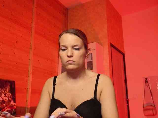 Findom_Lady_Shine webcam