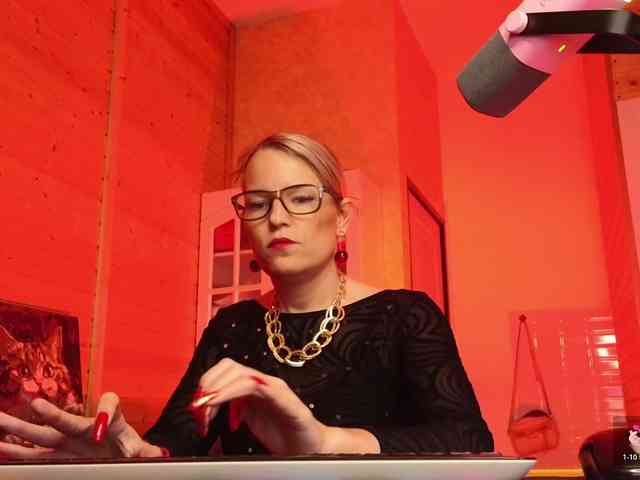 Findom_Lady_Shine webcam