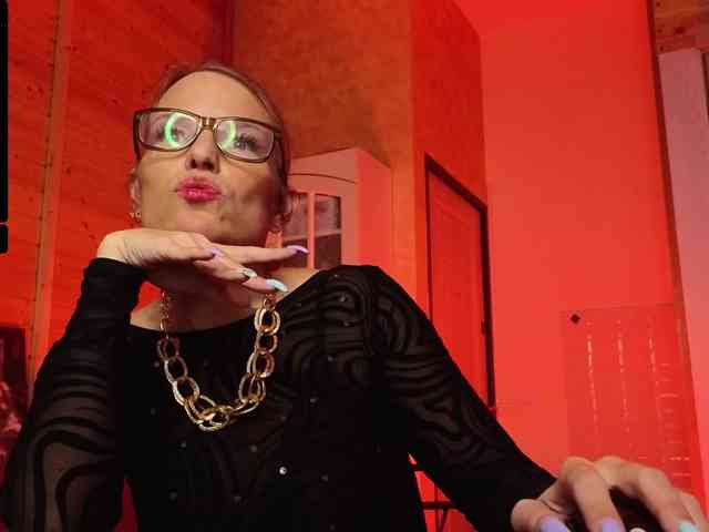 Findom_Lady_Shine webcam