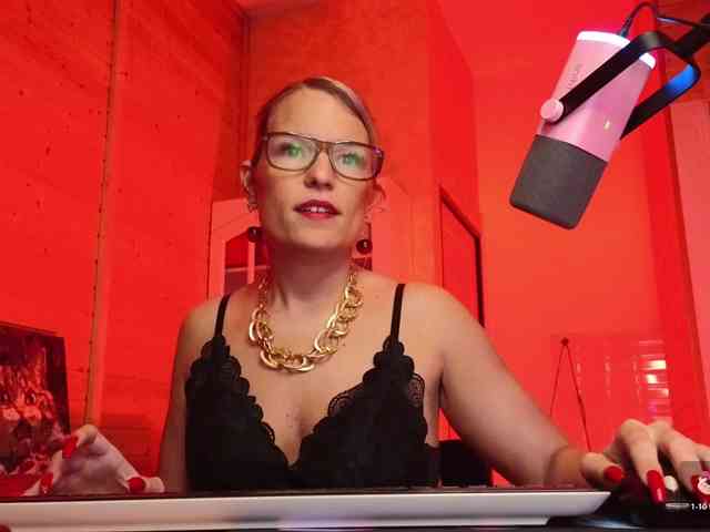 Findom_Lady_Shine webcam