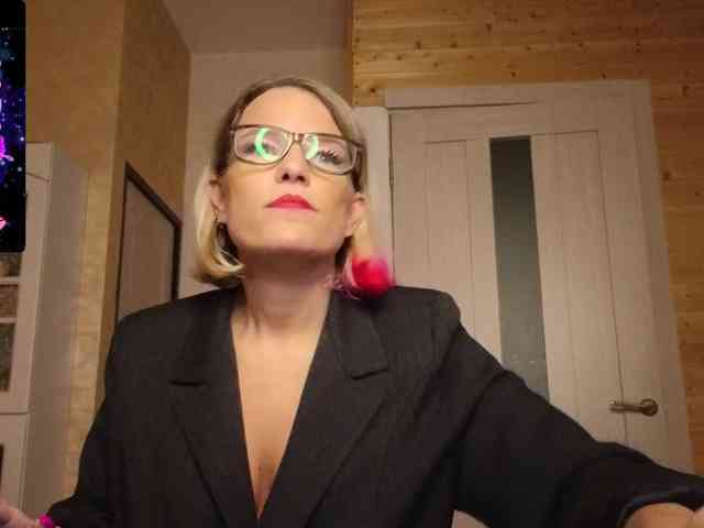 Findom_Lady_Shine webcam