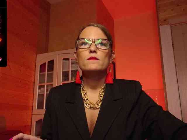 Findom_Lady_Shine webcam