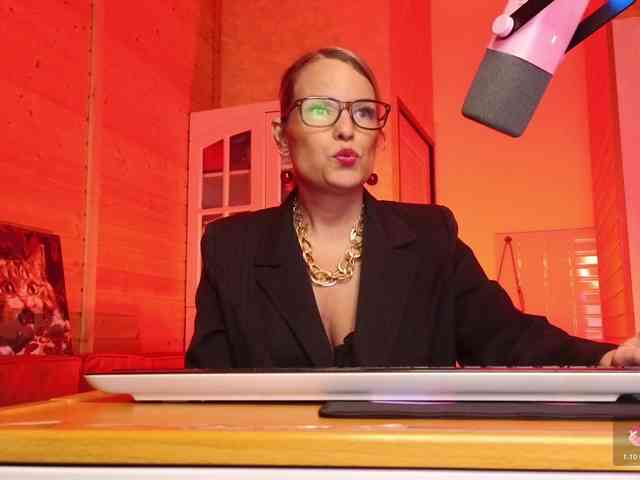 Findom_Lady_Shine webcam