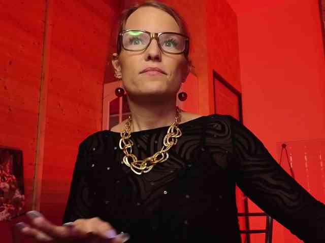 Findom_Lady_Shine webcam