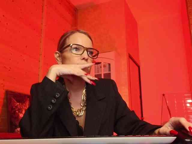 sweeteve050 Live Webcam on BongaCams