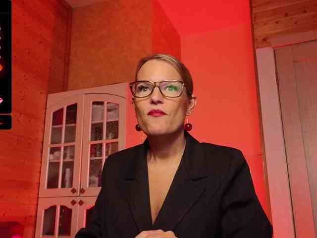 Findom_Lady_Shine webcam