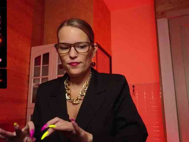 Findom_Lady_Shine webcam