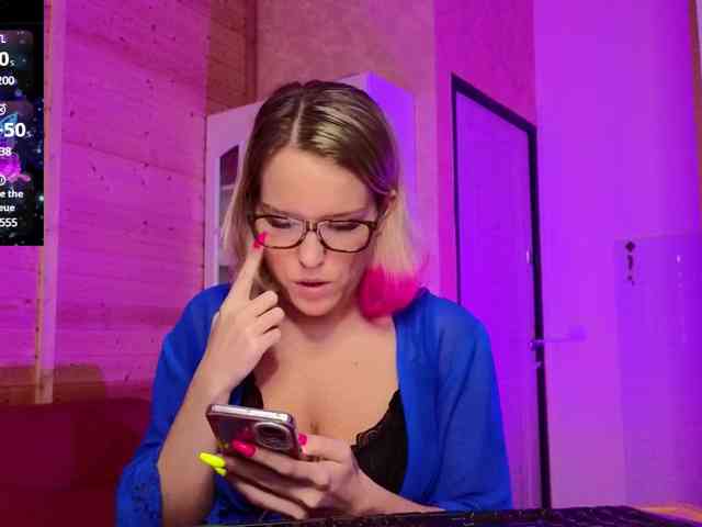 Findom_Lady_Shine webcam