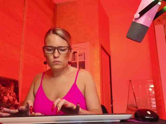 Findom_Lady_Shine webcam