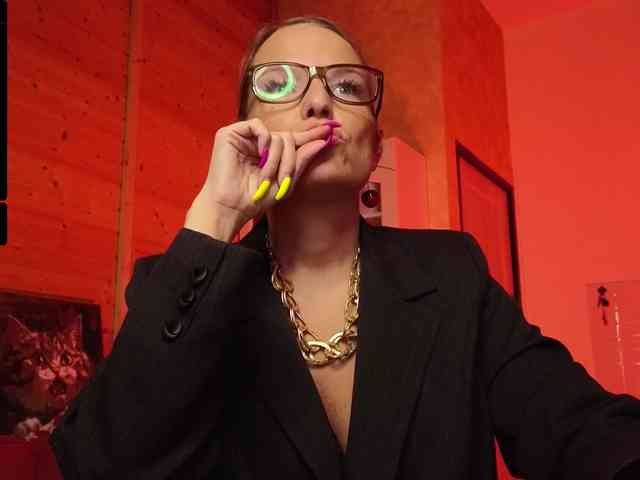 Findom_Lady_Shine webcam