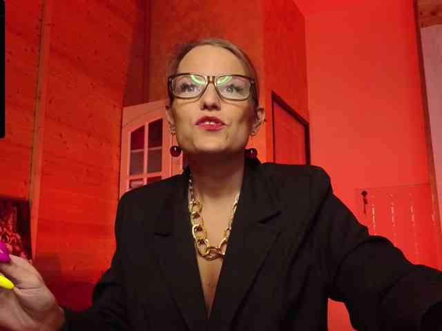 Findom_Lady_Shine webcam