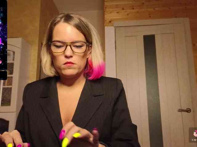 Findom_Lady_Shine webcam