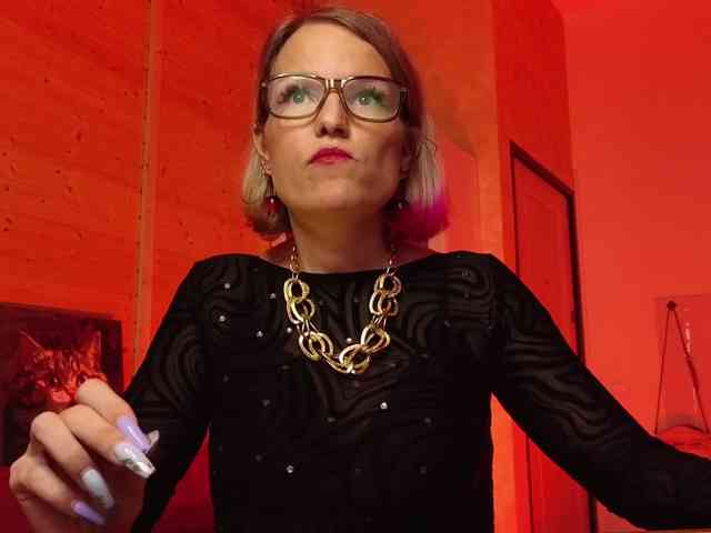 Findom_Lady_Shine webcam