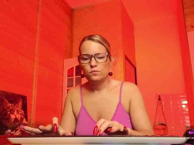 Findom_Lady_Shine webcam