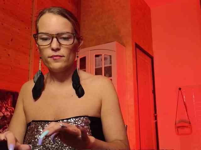 Findom_Lady_Shine webcam