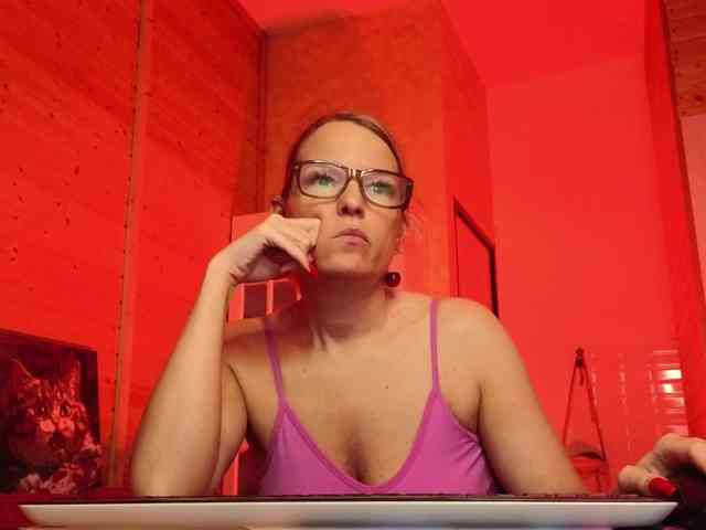 Findom_Lady_Shine webcam