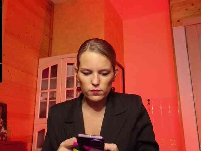 Findom_Lady_Shine webcam