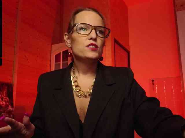 Findom_Lady_Shine webcam