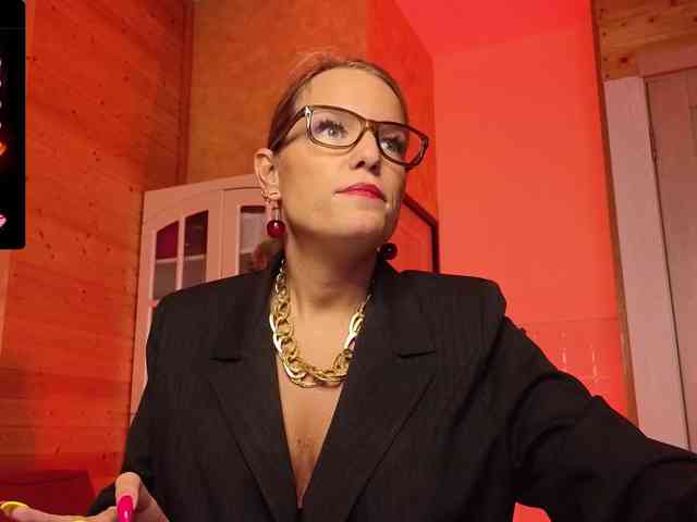 Findom_Lady_Shine webcam