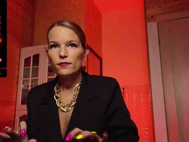 Findom_Lady_Shine webcam