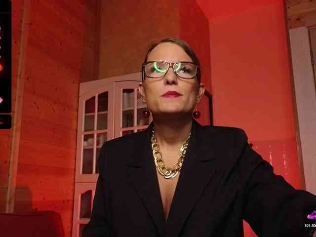 Findom_Lady_Shine webcam