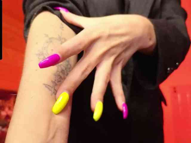 Findom_Lady_Shine webcam