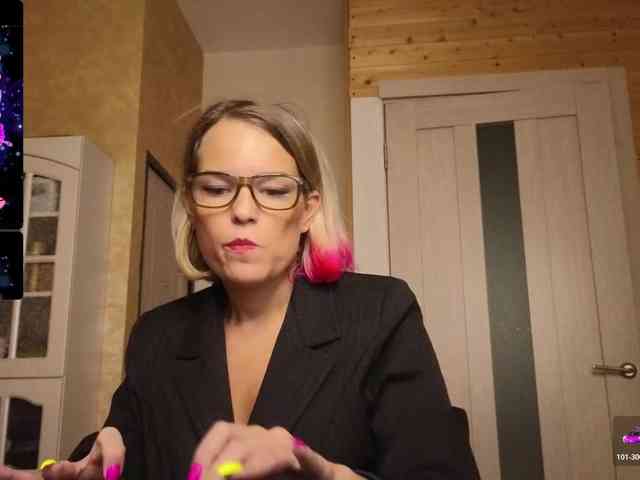 Findom_Lady_Shine webcam