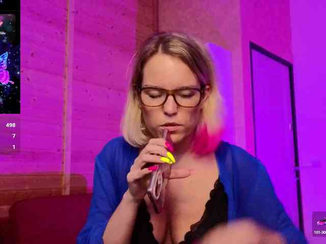 Findom_Lady_Shine webcam
