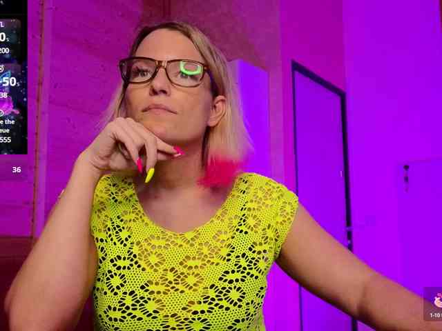 Findom_Lady_Shine webcam
