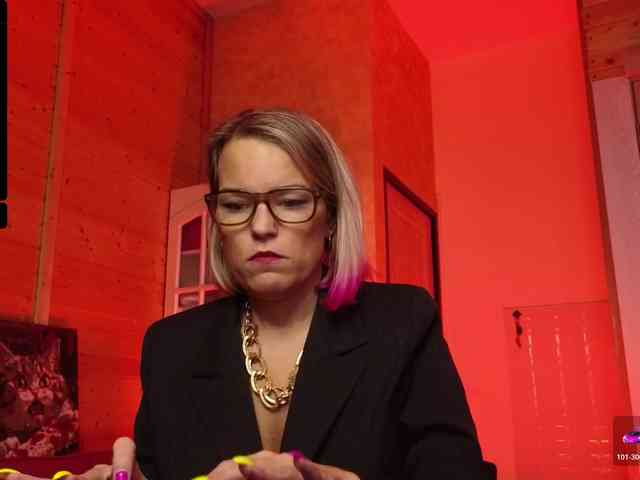 Findom_Lady_Shine webcam