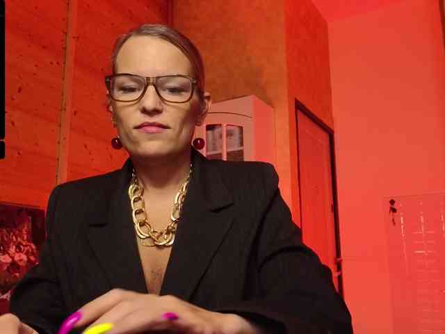 Findom_Lady_Shine webcam